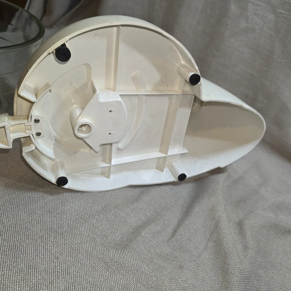 Retro Beige GE Hand/Stand Mixer & Glass Bowl  And Beaters Vintage